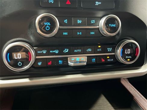 Used 2024 Ford Expedition Limited image 19