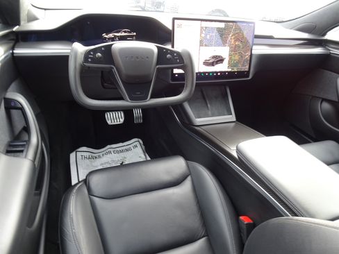 Used 2021 Tesla Model S Plaid image 12