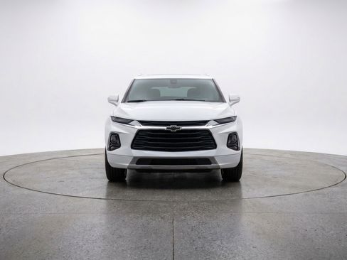Used 2025 Chevrolet Blazer LT FWD image 2