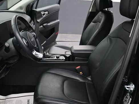 Used 2025 Kia Sportage EX w/ Premium Package FWD image 10