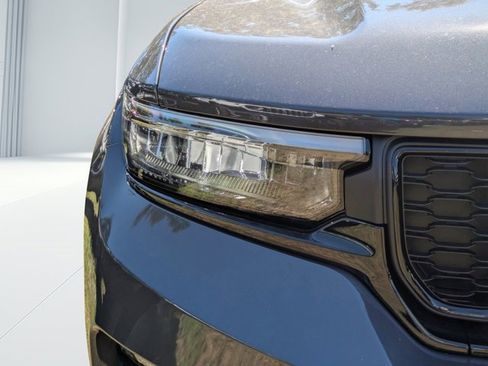 New 2025 Jeep Grand Cherokee Limited w/ Black Appearance Package image 8