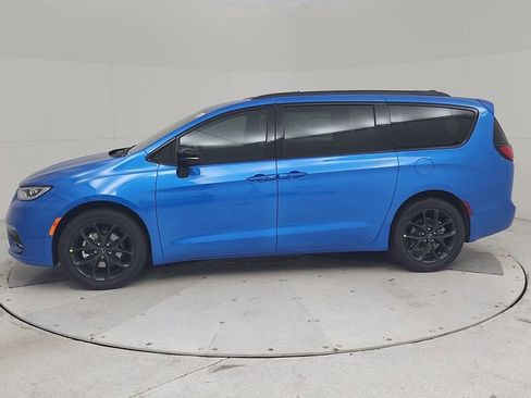 New 2026 Chrysler Pacifica Select image 8