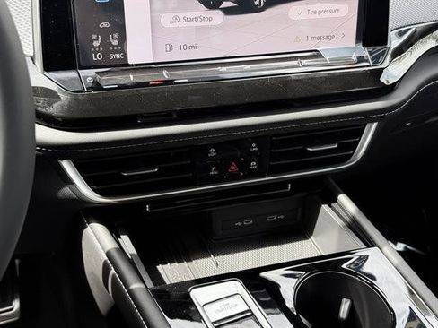 Used 2025 Volkswagen Atlas Cross Sport SEL Premium R-Line image 18