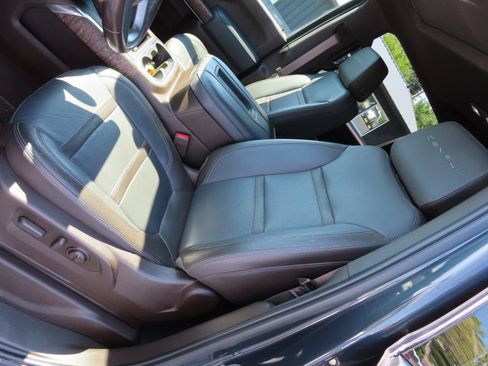 Used 2021 GMC Sierra 3500 Denali w/ Denali Ultimate Package AWD/4WD image 33