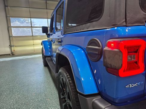 Used 2023 Jeep Wrangler Unlimited Sahara AWD/4WD image 10