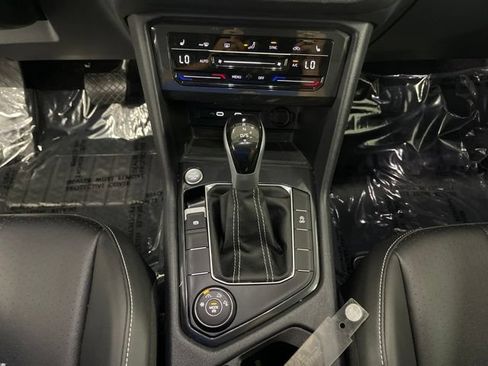 Used 2024 Volkswagen Tiguan SE AWD/4WD image 22