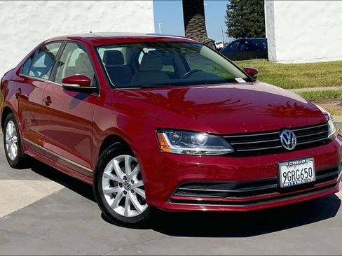 Used 2017 Volkswagen Jetta SE FWD image 2