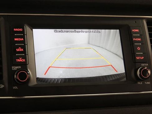 Used 2021 Kia Sedona LX image 11