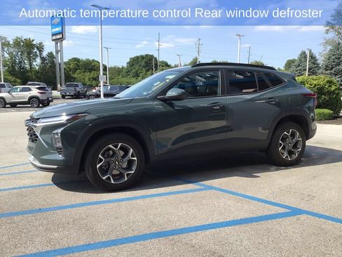 Used 2025 Chevrolet Trax LT FWD image 5