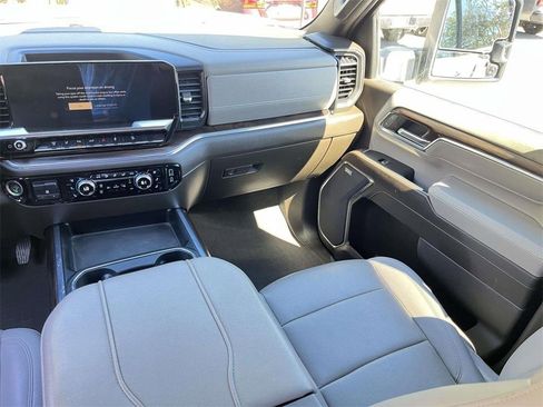 Used 2024 GMC Sierra 2500 SLT w/ SLT Premium Package image 26