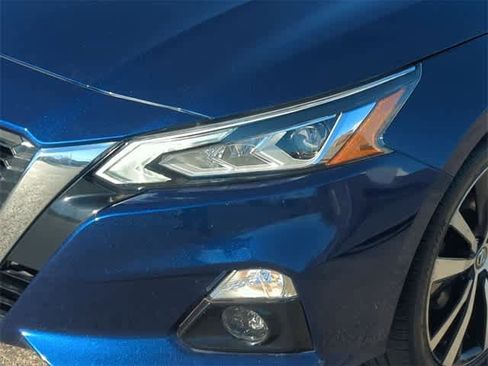 Used 2022 Nissan Altima 2.5 Platinum image 11