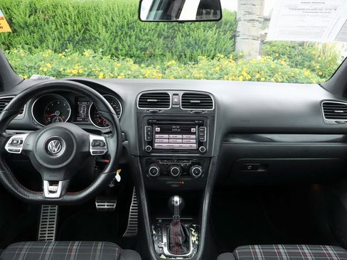 Used 2010 Volkswagen GTI 4-Door image 24