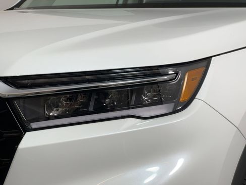 New 2025 Honda Pilot Touring image 10