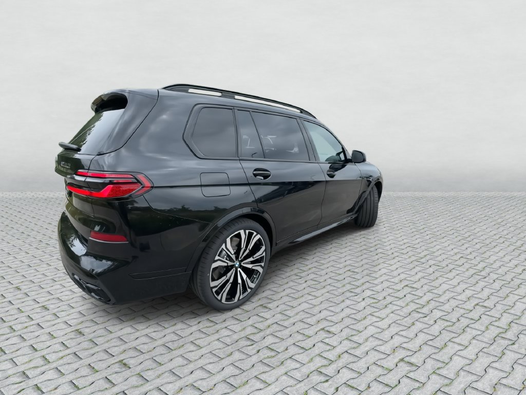 Used 2027 BMW X7 M60i AWD/4WD image 8