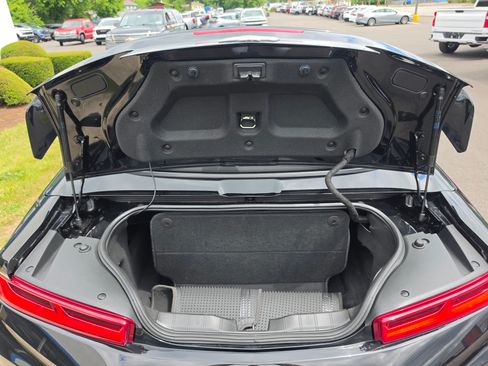 Used 2018 Chevrolet Camaro SS RWD image 6