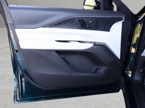 New 2026 Cadillac Lyriq Luxury image 10