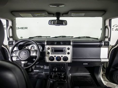 Used 2012 Toyota FJ Cruiser 4WD w/ Convenience Pkg image 22