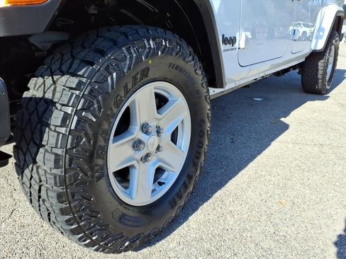 Used 2023 Jeep Gladiator Sport image 10