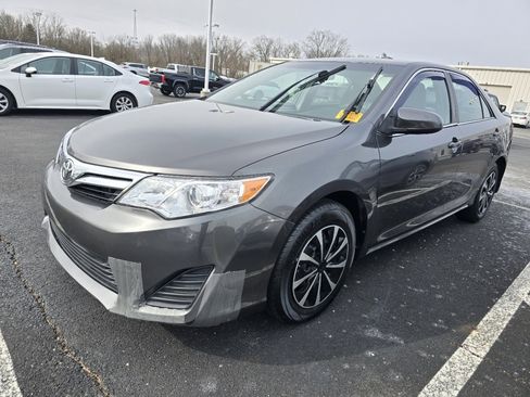 Used 2014 Toyota Camry LE image 3