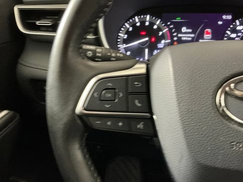 Used 2021 Toyota Highlander XLE AWD/4WD image 14