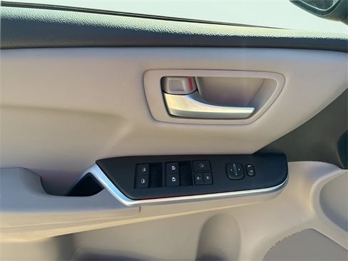 Used 2017 Toyota Camry LE image 20