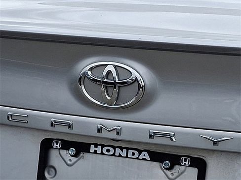 Used 2018 Toyota Camry SE w/ Moonroof Package image 28