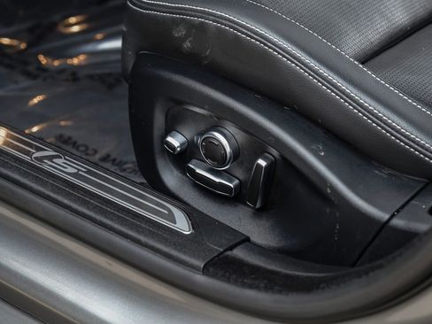 Used 2019 Jaguar XE S RWD image 42