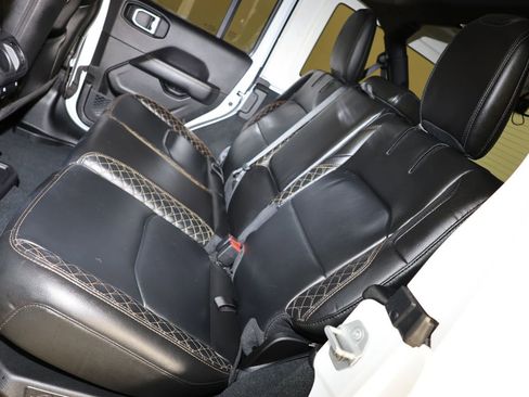 Used 2022 Jeep Wrangler Unlimited Sahara AWD/4WD image 11