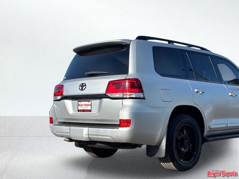 Used 2017 Toyota Land Cruiser AWD/4WD image 10