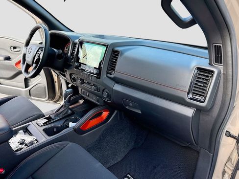 Used 2024 Nissan Frontier PRO-4X w/ Technology Package image 27