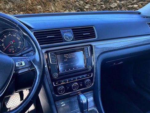 Used 2017 Volkswagen Passat 1.8T SE image 6