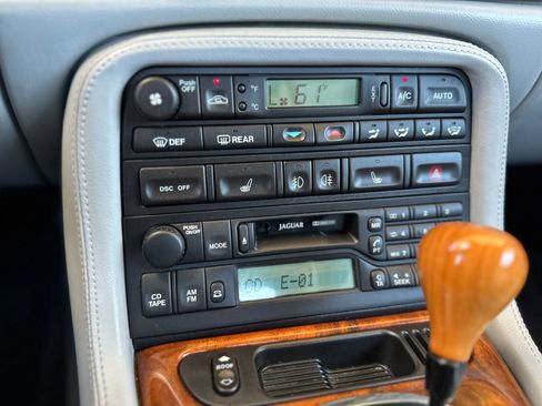 Used 2003 Jaguar XK8 Convertible image 31