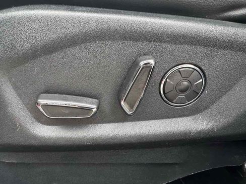 Used 2018 Ford Explorer Platinum image 17