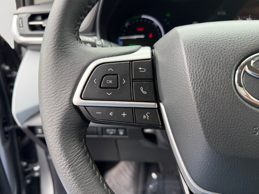 Used 2026 Toyota Sienna XLE FWD image 21