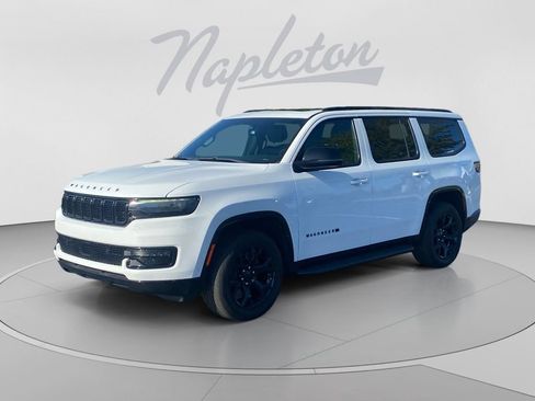 Used 2023 Jeep Wagoneer 2WD image 1