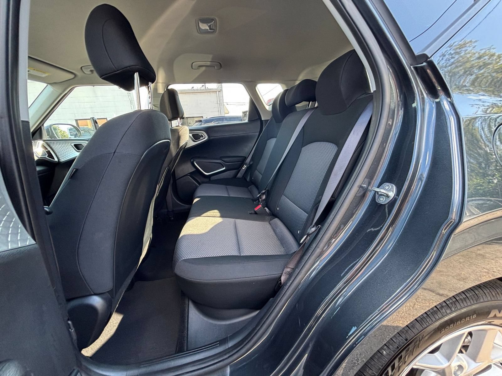 Used 2025 Kia Soul LX w/ LX Technology Package FWD image 22
