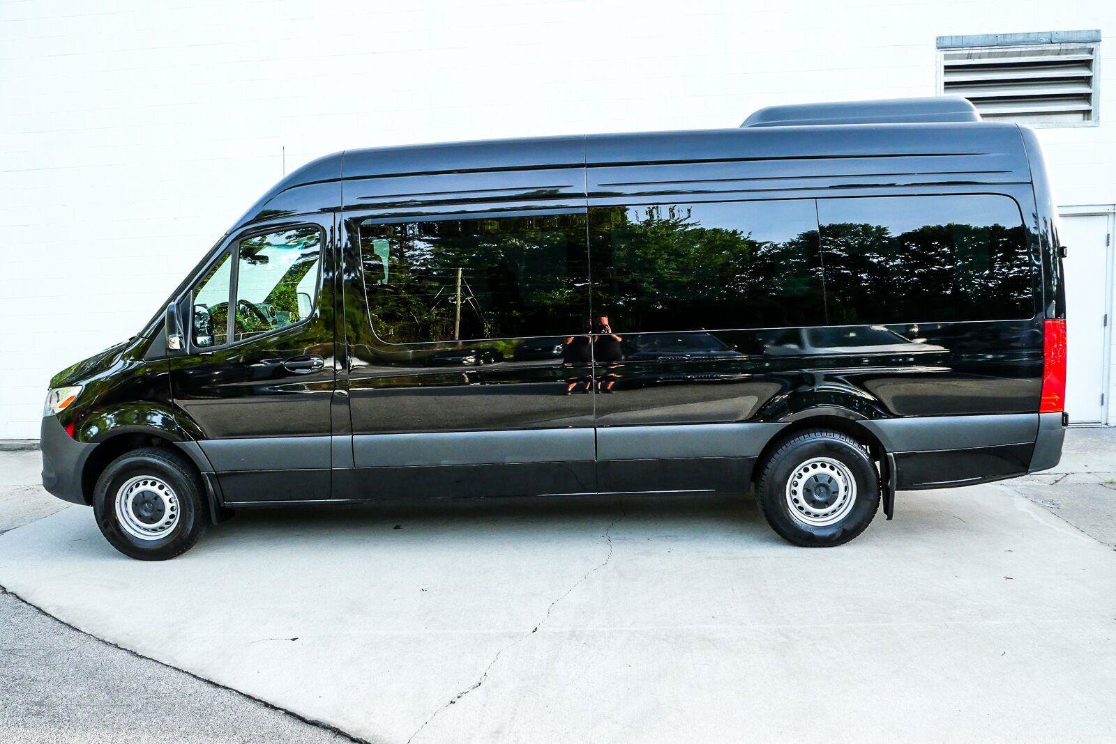 Used 2025 Mercedes-Benz Sprinter 2500 image 25