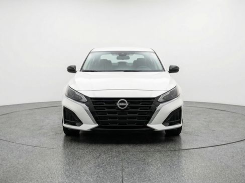 Used 2025 Nissan Altima 2.5 SV image 2