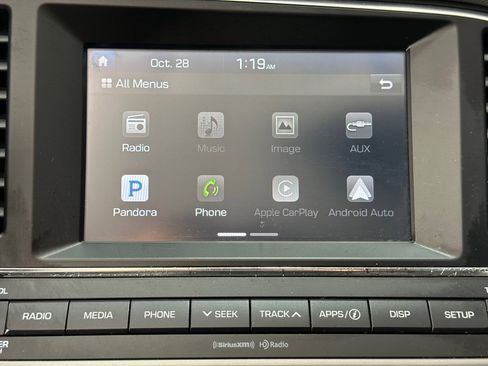 Used 2017 Hyundai Elantra SE image 19