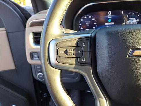 Used 2024 Chevrolet Suburban Premier image 19