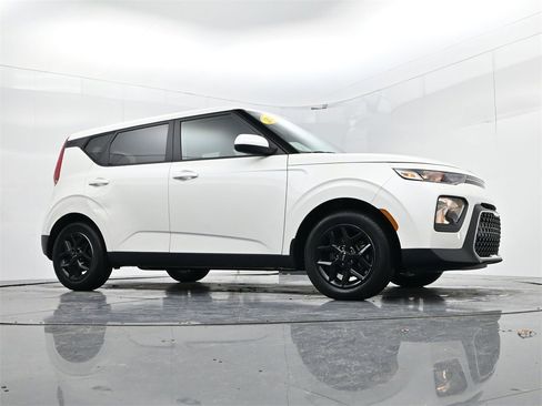 Certified 2022 Kia Soul LX w/ Technology Package image 31