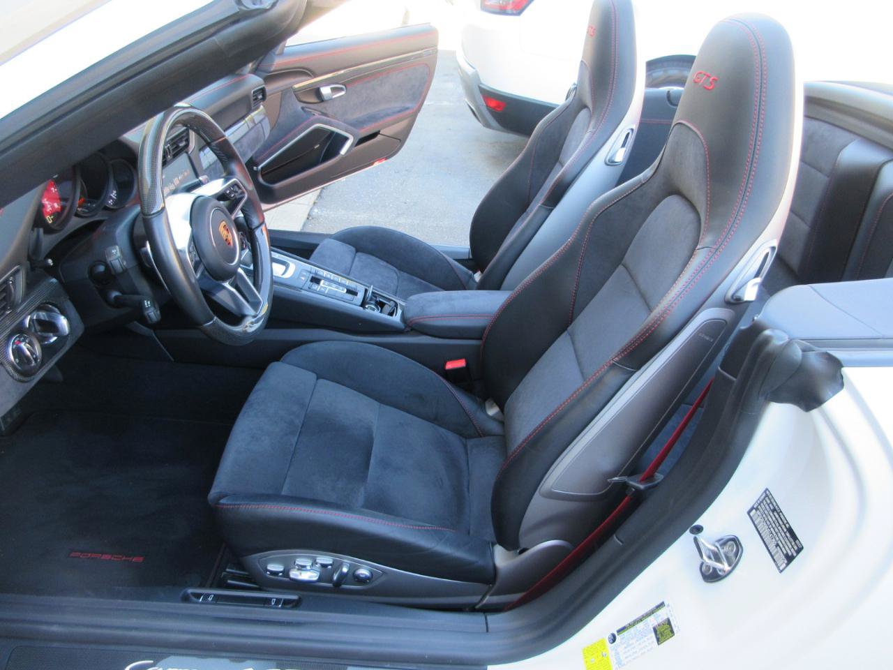 Used 2018 Porsche 911 Carrera GTS Cabriolet image 10
