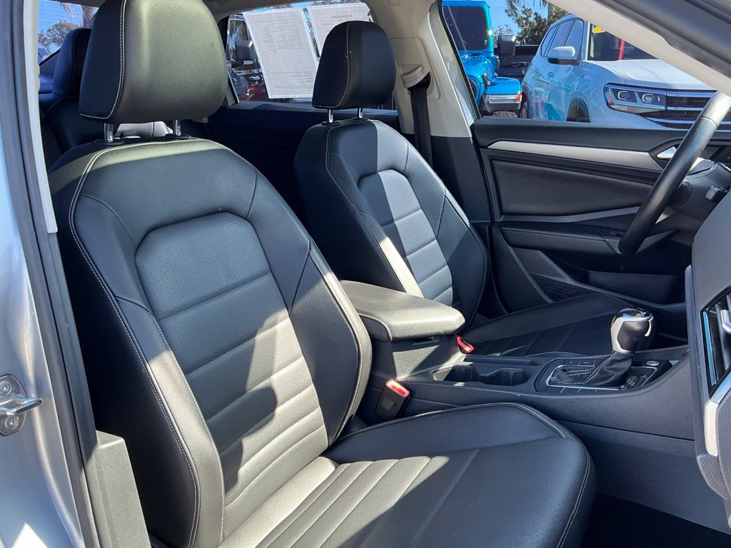 Used 2022 Volkswagen Jetta SE FWD image 19