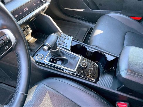 Used 2023 Kia Sportage EX image 18