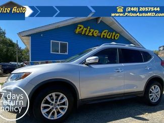 Used 2017 Nissan Rogue SV image 1
