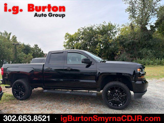 Used 2017 Chevrolet Silverado 1500 Custom w/ Custom Convenience Package AWD/4WD image 4
