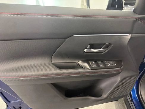 Used 2026 Nissan Kicks SR FWD image 11