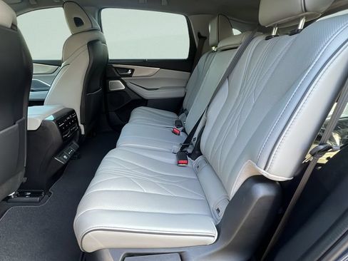 Used 2025 Acura MDX SH-AWD w/ Advance Package image 9