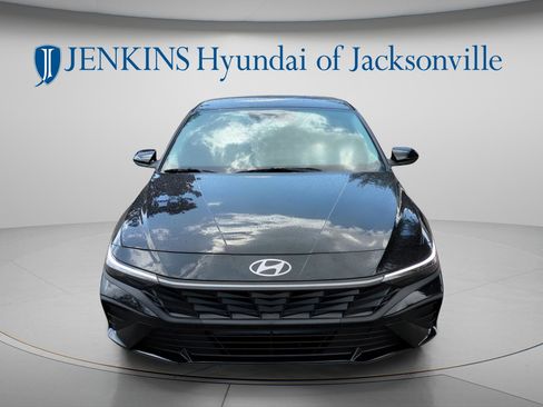 New 2025 Hyundai Elantra SE FWD image 8