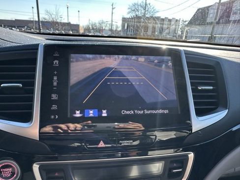 Used 2017 Honda Pilot Touring image 35